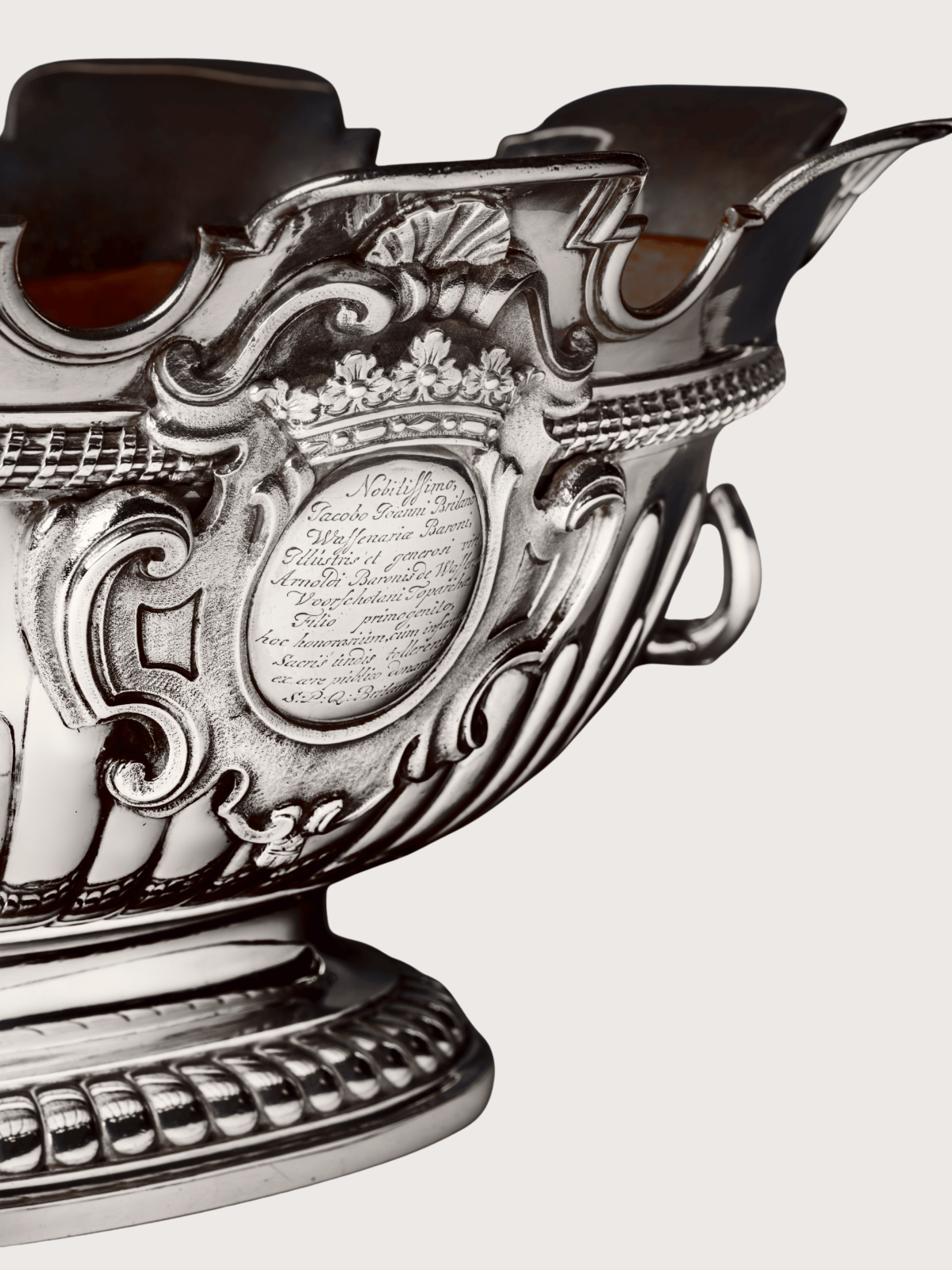 Adam Loofs koelvat detail cartouche op achtergrond website